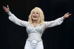 El cambio de guardia de Buckingham homenajea a Dolly Parton con una versión de 9 to 5