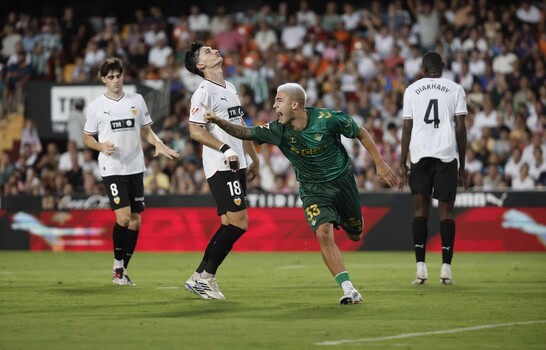 El Real Betis de Junior Firpo vence 1-0 al Valencia en la continuación de LaLiga