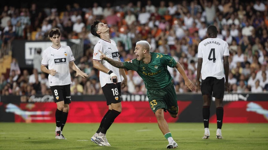 El Real Betis de Junior Firpo vence 1-0 al Valencia en la continuación de LaLiga