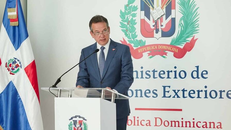 Canciller Ito Bisonó dialoga con EE. UU. sobre aranceles impuestos a RD