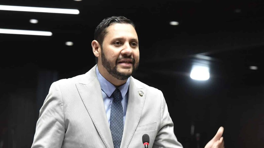 Becados tendrían que regresar a RD y trabajar hasta cinco años, según proyecto aprobado
