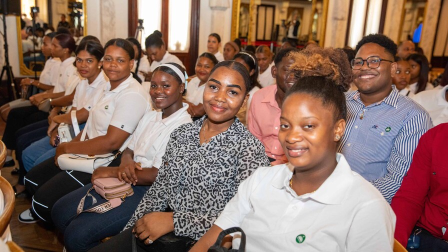 Abinader destaca la reducción de ninis durante su gestión y atribuye avance al programa 14-24