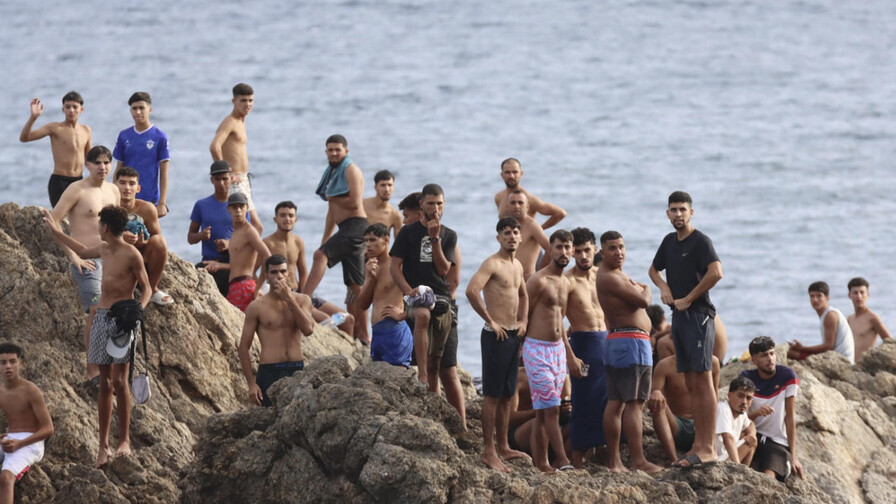 Trump califica a España de país arruinado y considera muy triste lo ocurrido en Ceuta Trump califica a España de país arruinado y considera muy triste lo ocurrido en Ceuta