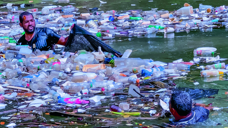 Colocan barreras para atrapar desechos en el río Yaque del Norte