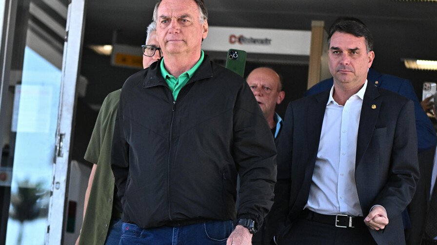 Jair Bolsonaro dice que es momento de unión y no de buscar culpables, según su esposa Jair Bolsonaro dice que es momento de unión y no de buscar culpables, según su esposa