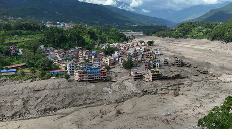 Nepal eleva a 162 los muertos y busca a más de 500 desaparecidos por la riada del Himalaya