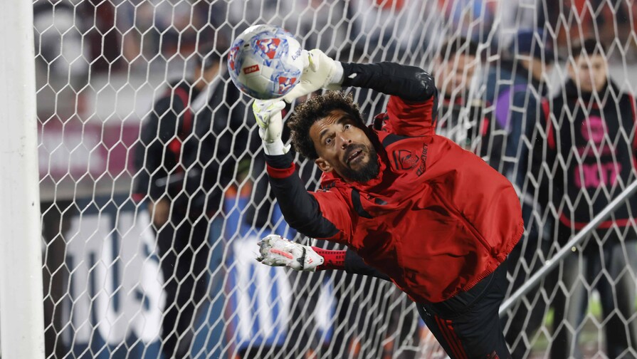 Debut soñado en Chile: Vozinha deja su arco en cero y se gana a la hinchada de Colo-Colo