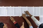 Nepal y China luchan por localizar a casi 3,000 desaparecidos tras el mortífero alud Nepal y China luchan por localizar a casi 3,000 desaparecidos tras el mortífero alud