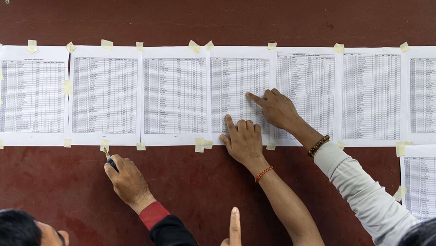 Nepal y China luchan por localizar a casi 3,000 desaparecidos tras el mortífero alud