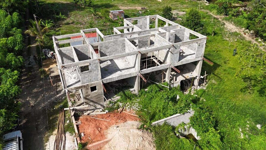 Propietario denuncia villa estaba a 27 metros del río, no a 30: y Medio Ambiente la derribó entera Propietario denuncia villa estaba a 27 metros del río, no a 30: y Medio Ambiente la derribó entera