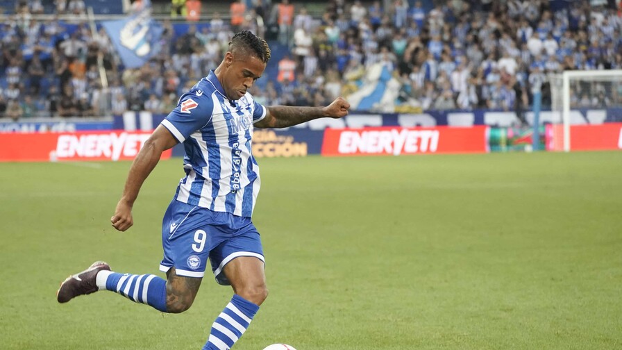 El Alavés de Mariano Díaz vence al Villarreal y asume el liderato provisional de la LaLiga