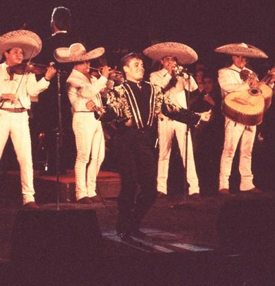 Un filme muestra imágenes inéditas del archivo de Juan Gabriel tras 10 años de su muerte