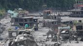Entre lodo y destrucción, sobrevivientes retornan a sus pueblos en Nepal