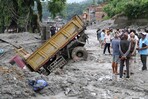 Riada en Nepal: Casi 700 muertos y labores de rescate contra el reloj