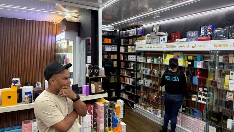 Allanan courier señalado como fachada de estructura dedicada al tráfico fraudulento de mercancías
