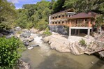 Medio Ambiente interviene complejo ilegal en la ribera del Yaque del Norte en Jarabacoa