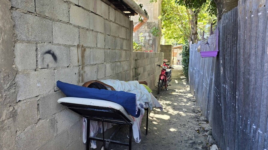 Por el calor, Nayely se recupera del ataque de su expareja a la intemperie y en un callejón Por el calor, Nayely se recupera del ataque de su expareja a la intemperie y en un callejón