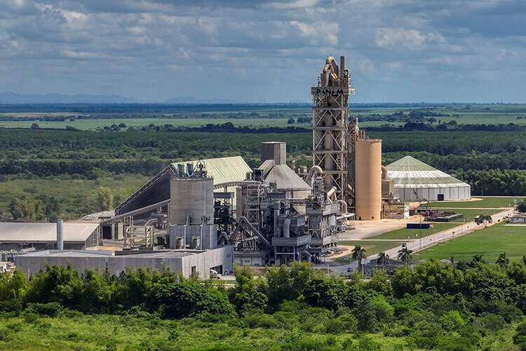 Cemento Panam adquiere planta en El Salvador y amplía su presencia regional