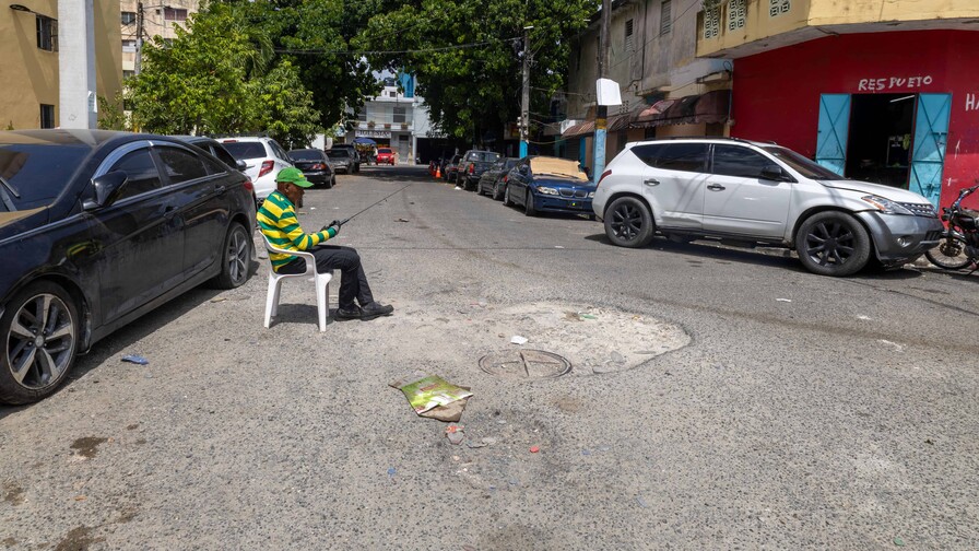 Hoyo tras hoyo: la calle Antonio Mayí Pérez se deteriora en Villa Juana