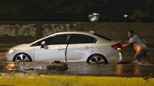 Lluvias generan inundaciones en calles y avenidas en el Distrito Nacional
