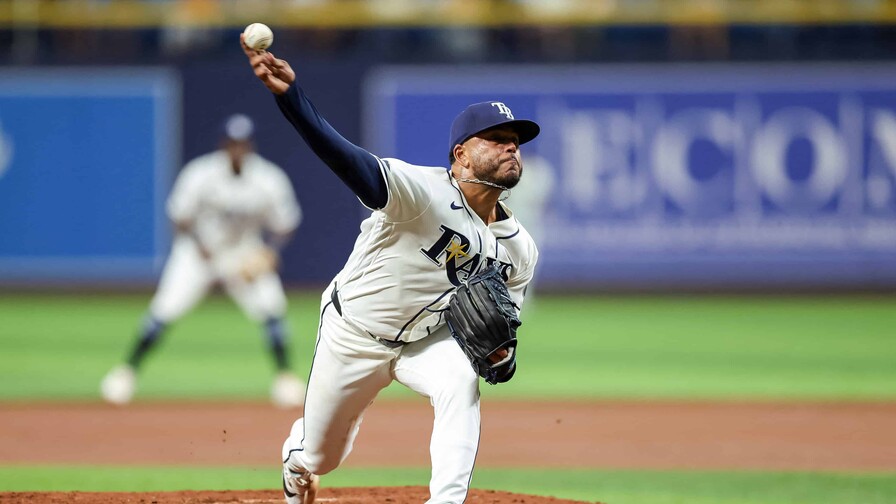 Freddy Peralta poncha siete, vuelve a ganar y vence a los Mets, su antiguo equipo