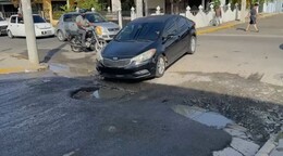 Mal estado de las calles afecta a residentes en sector de Santiago
