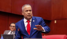 Queja de Héctor Acosta: “Si el semáforo funciona, ¿qué hace un agente de Digesett creando tapones?