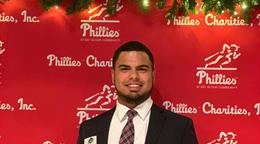 Edwin Soto no llegó como jardinero pero alcanzó la alta gerencia de los Filis de Filadelfia