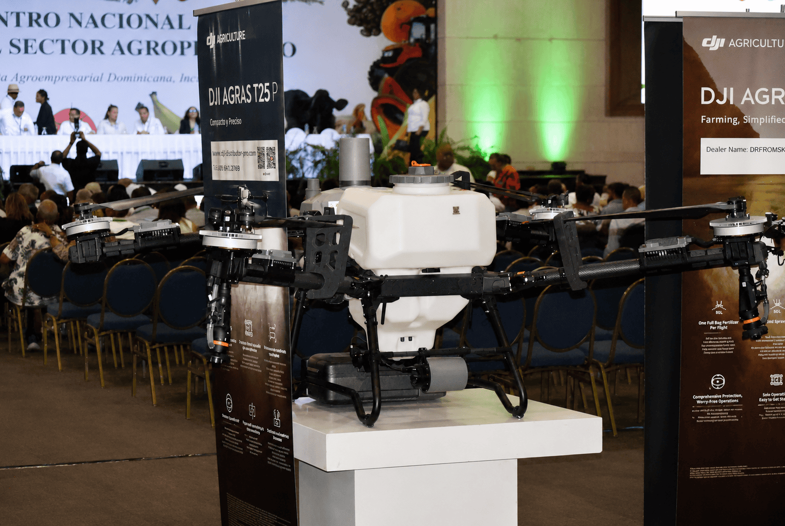 Un dron agrícola es exhibido el 2 de septiembre de 2026, en el marco del XXVIII Encuentro de Líderes del Sector Agropecuario, en Bávaro, Punta Cana.