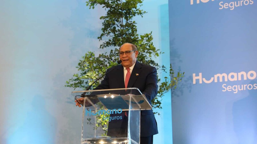 Santos Badía llama a empresas a financiar más becas para estudiantes