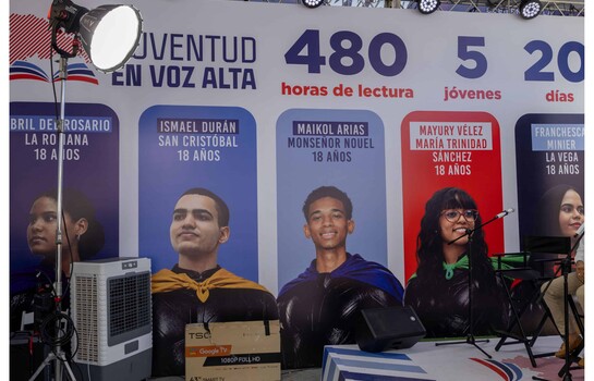 Cinco jóvenes buscan devolver a República Dominicana el récord Guinness de lectura en voz alta