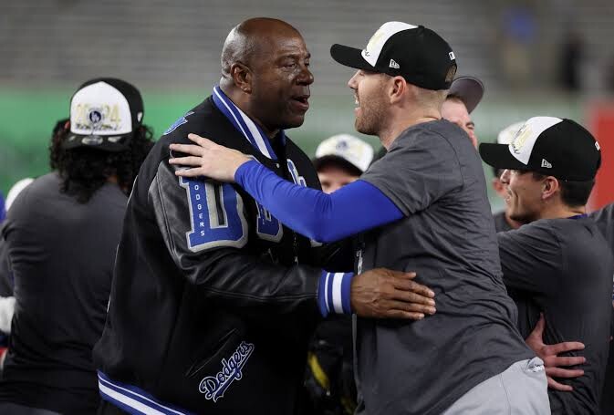 Denuncian acuerdos ocultos entre magnate Walter y Magic Johnson tras compra de los Dodgers