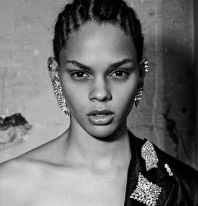 La modelo dominicana Hiandra Martínez debuta como rostro de YSL Beauty