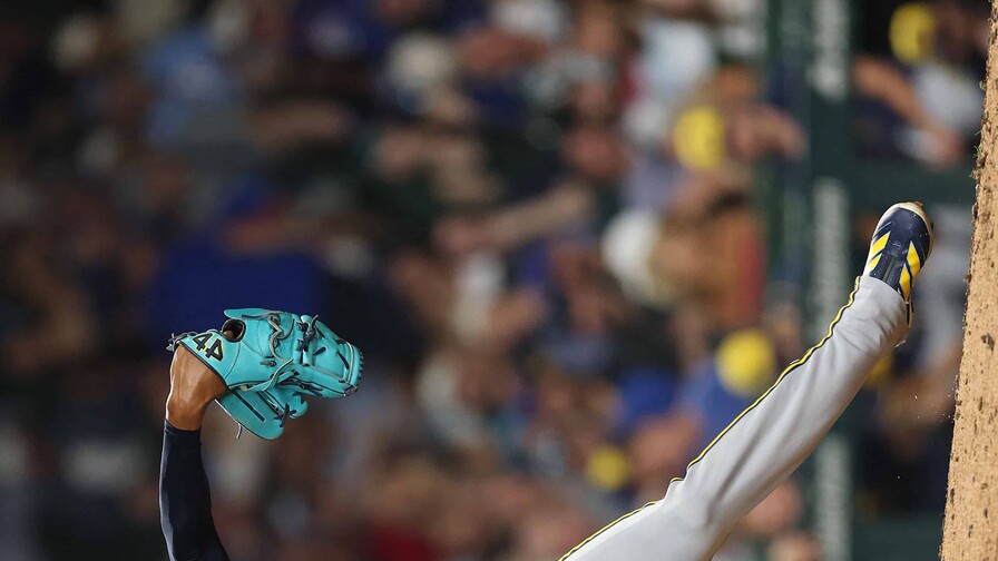 Abner Uribe, el brazo dominicano que sostiene el bullpen de Milwaukee Abner Uribe, el brazo dominicano que sostiene el bullpen de Milwaukee