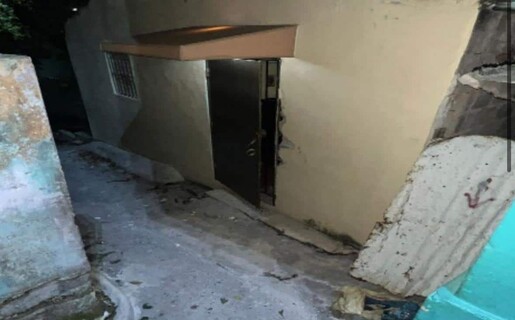Rompen la puerta para salvarla: Policía rescata a mujer víctima de violencia en Los Guandules