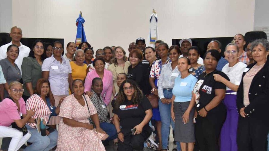 Capacitan a líderes comunitarios para prevenir la violencia de género Capacitan a líderes comunitarios para prevenir la violencia de género