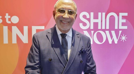 Emilio Estefan destaca el poder de la mujer y los logros de la música latina en “Days to Shine”