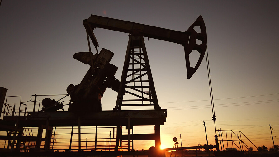 El petróleo de Texas registra un ligero descenso con la vista puesta en Arabia Saudí