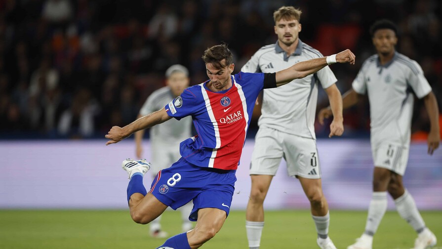 El campeón PSG golea al Slovan Bratislava y arranca como líder de la Champions League