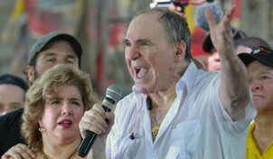 Justicia de Ecuador condena por corrupción al expresidente Bucaram
