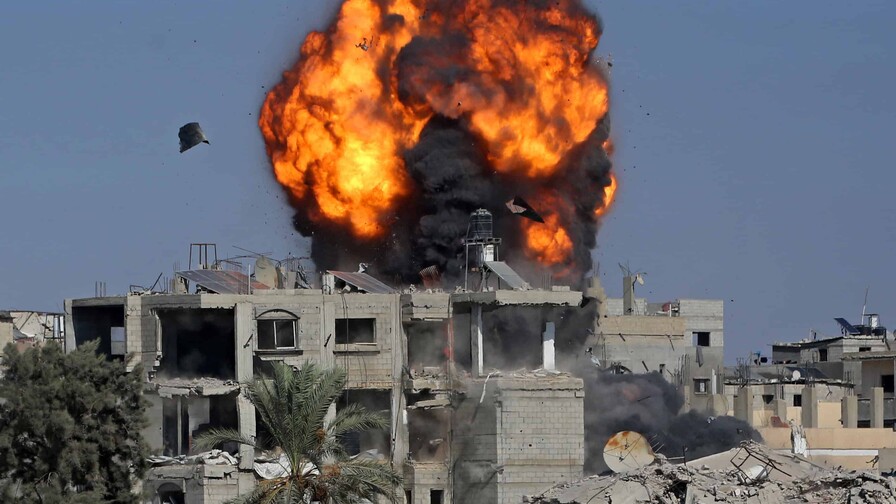 Israel mata a dos palestinos en un ataque aéreo contra el suroeste de la ciudad de Gaza
