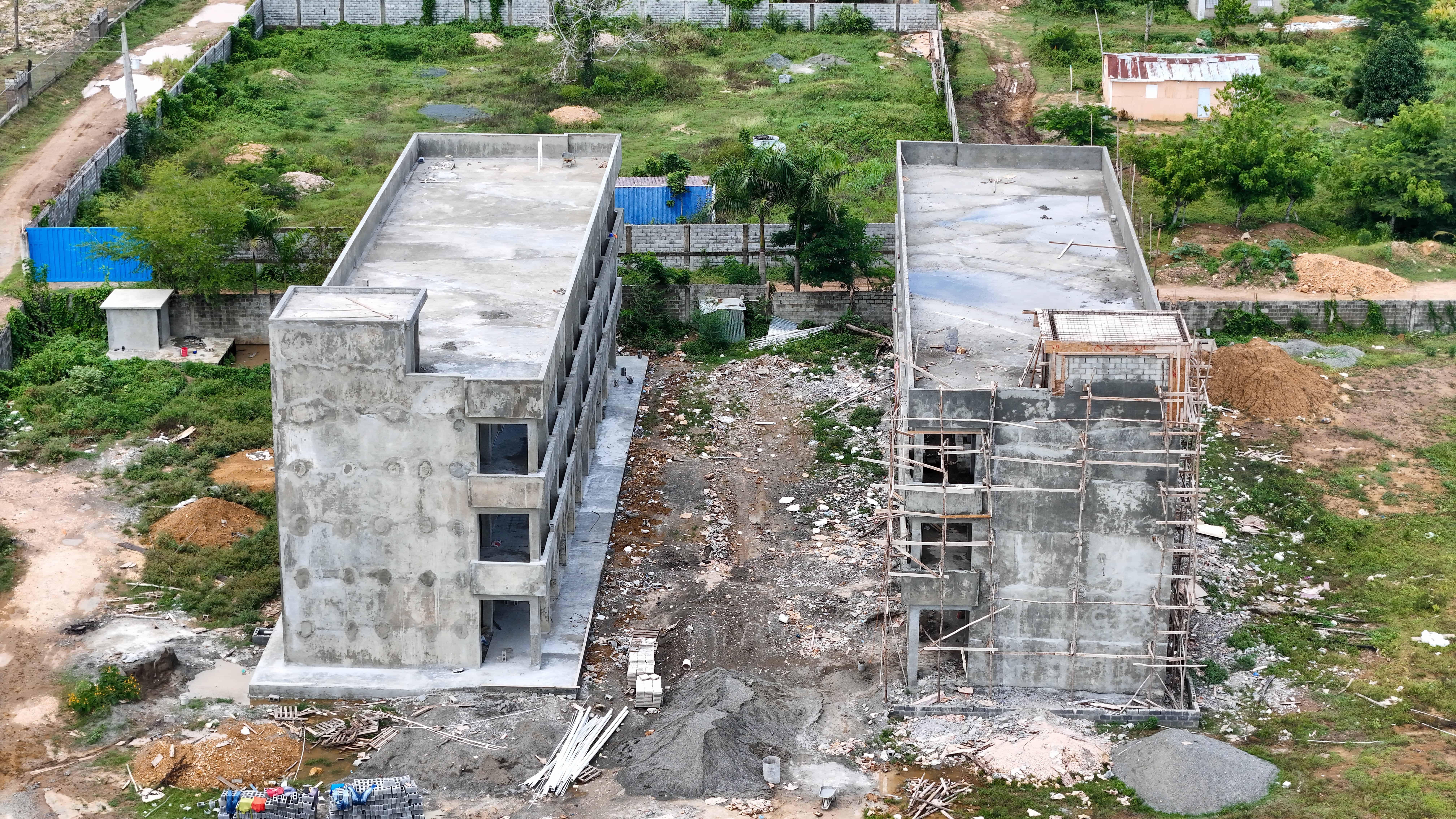 El liceo de Los Peralejos se comenzó a construir en el 2012 y no se termina.&nbsp;
