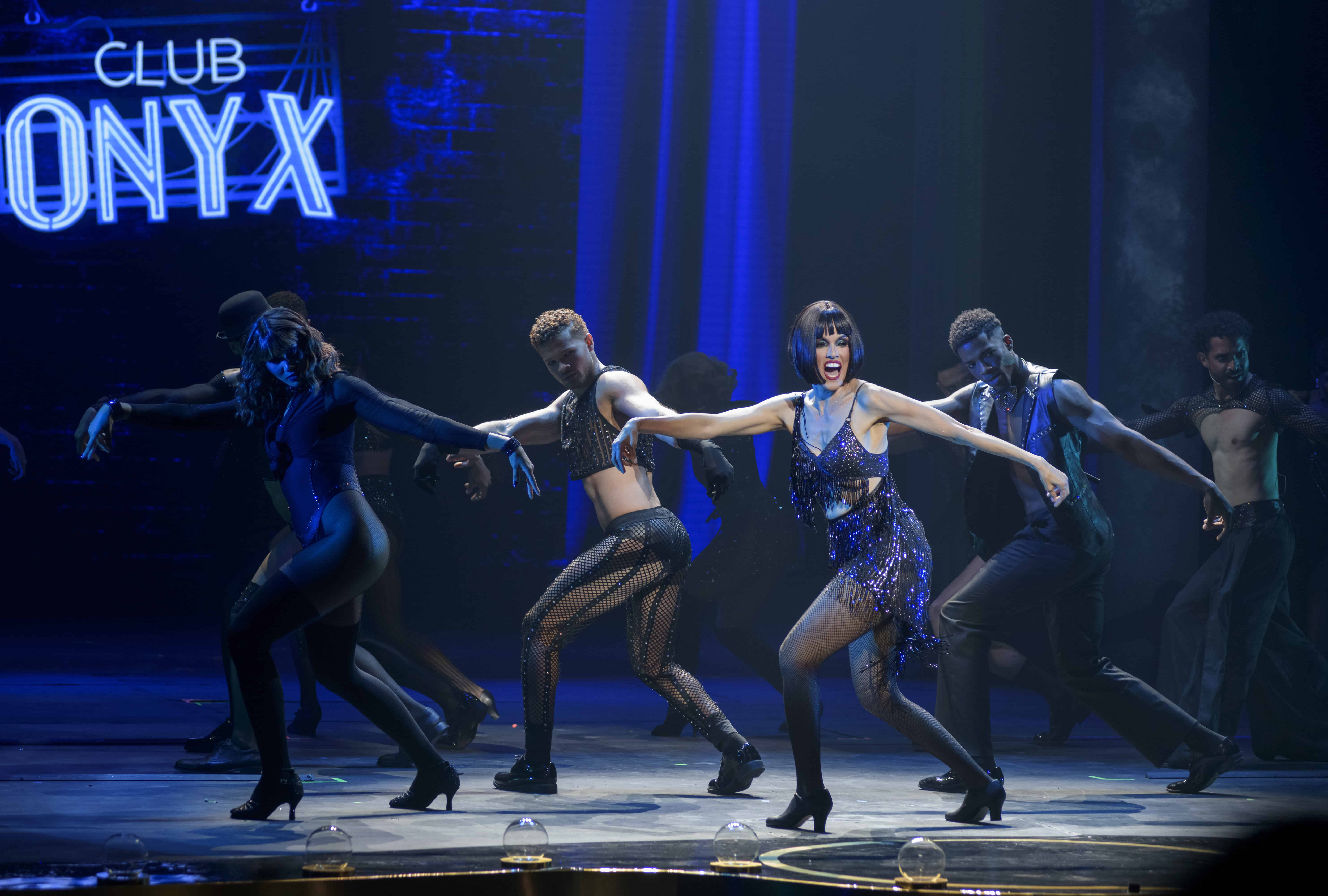 vRobmariel Olea en su papel de Velma Kelly con el número musical All That Jazz. 