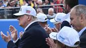 Trump aparca la política y asiste a un torneo de golf en su último día de viaje a Irlanda