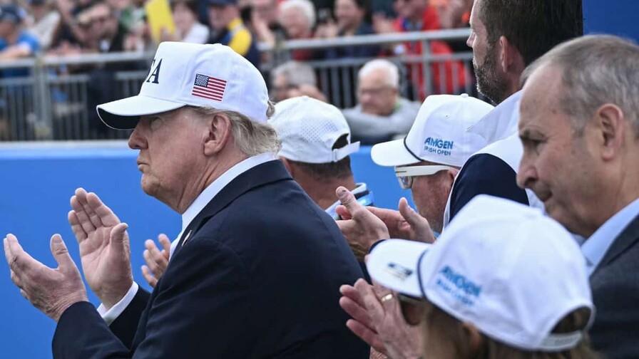 Trump aparca la política y asiste a un torneo de golf en su último día de viaje a Irlanda