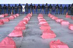 Honduras decomisa 1.6 toneladas de cocaína en aguas del Caribe