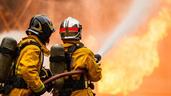 Unas 700 personas son evacuados por un gran incendio forestal en la isla croata de Brac