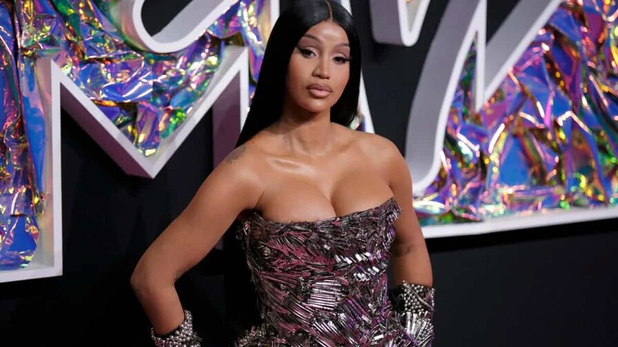 Cardi B se da una vuelta por Santiago de los Caballeros