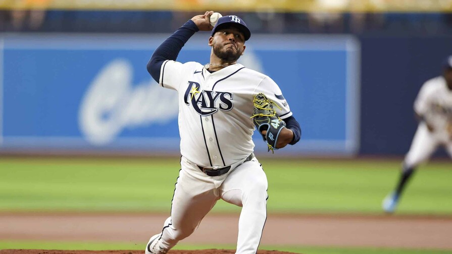 Freddy Peralta sigue intratable con los Rays en barrida a Astros