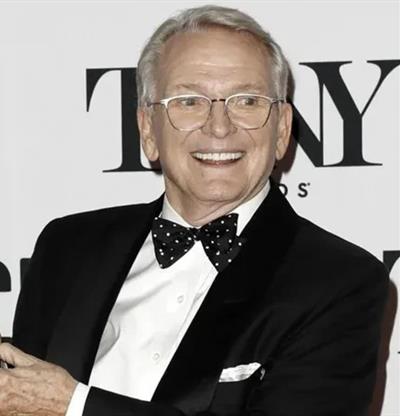 Muere el diseñador de moda y vestuarista Bob Mackie a los 87 años